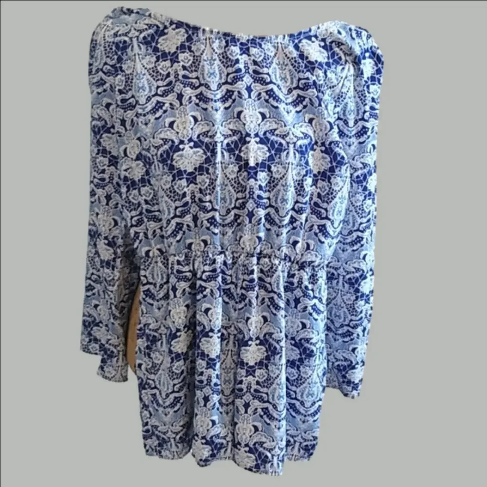 Charlotte Russe Blue & White Floral Long Sleeve Shorts Romper sz M - Picture 2 of 4